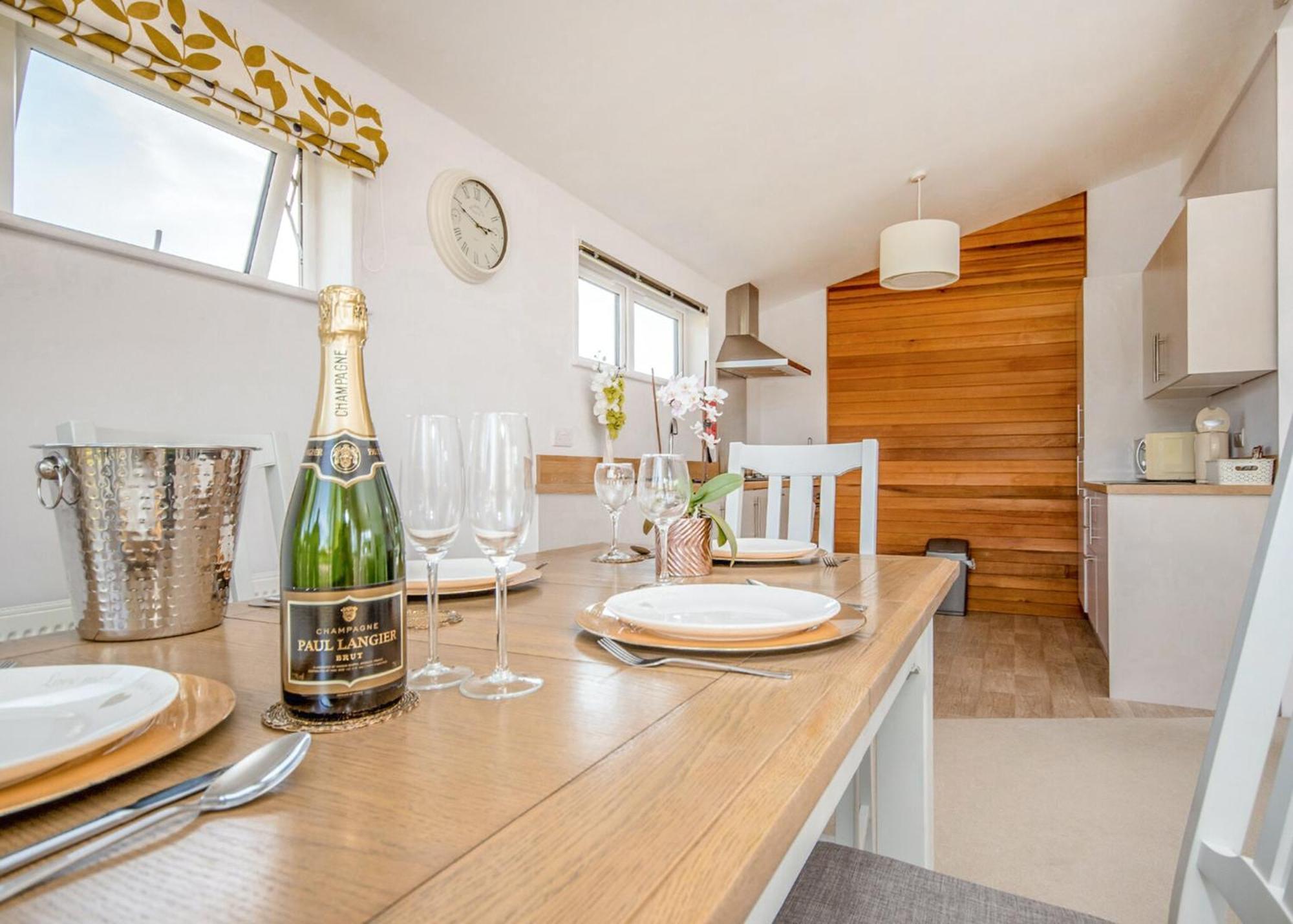 Hawthorn Glen Lodges Даунем-Маркет Номер фото